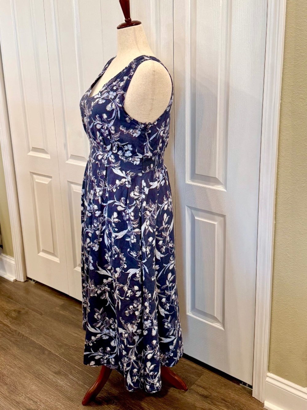 Woman's Midi Dress Size 14, 100% Linen by C&C California, V-Neck, Pockets Zipper